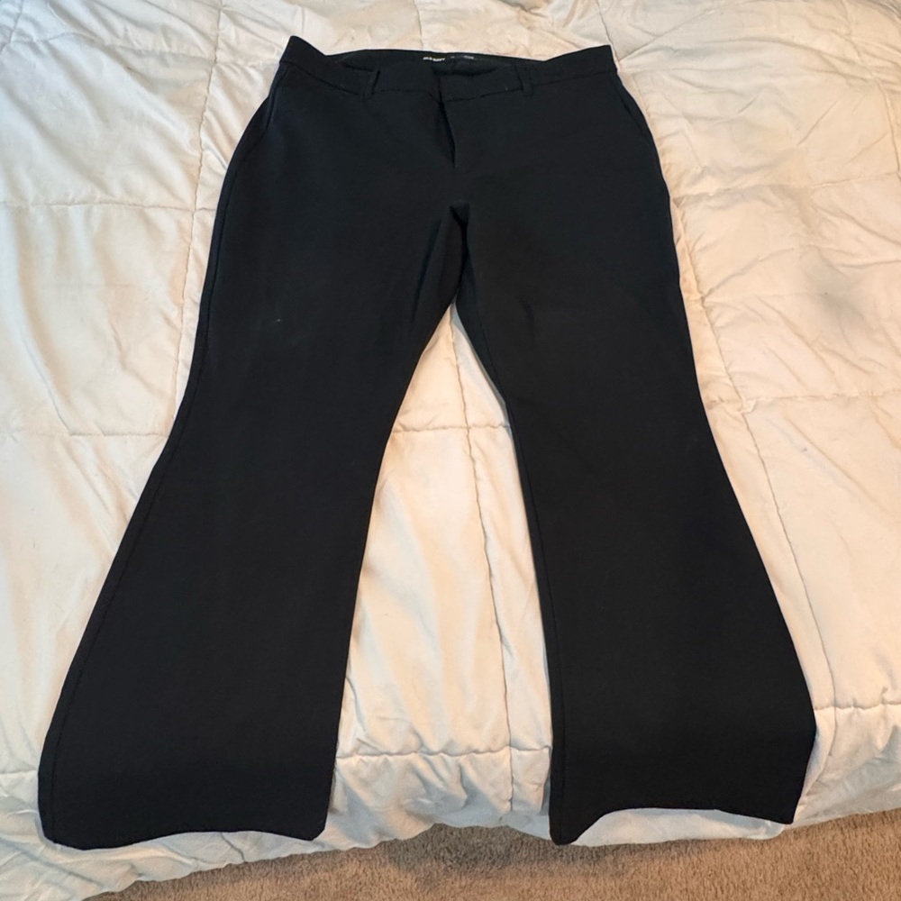Old Navy High Rise Pixie Pants w/ Secret Pockets - 18 Black